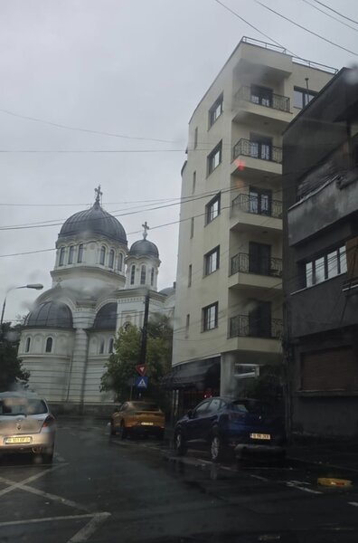 Unirii, Patriarhie, vis-a-vis